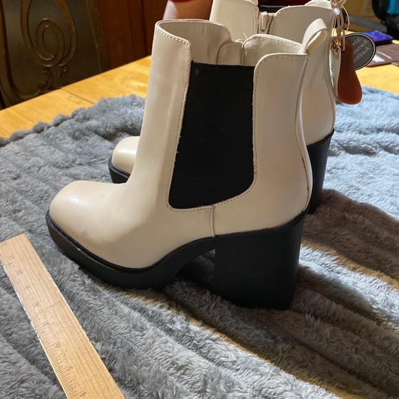 MIA Off-White Ankle Booties - Picture 4 of 9